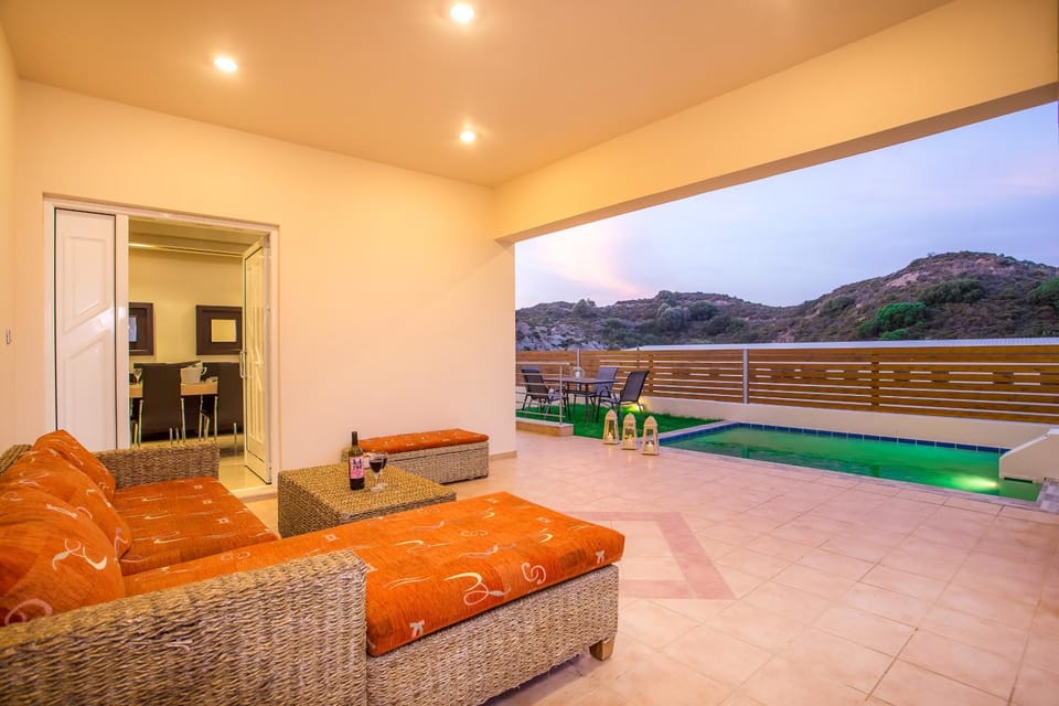 Balcony/Terrace, Living room, Seating area, Evening entertainment