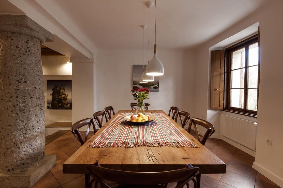Seating area, Dining area