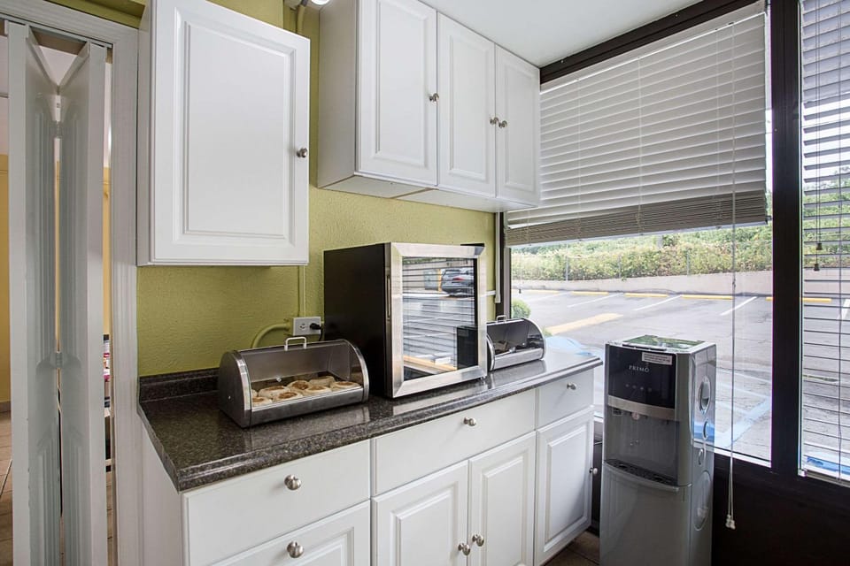 Restaurant/places to eat, Dining area, On site, Breakfast
