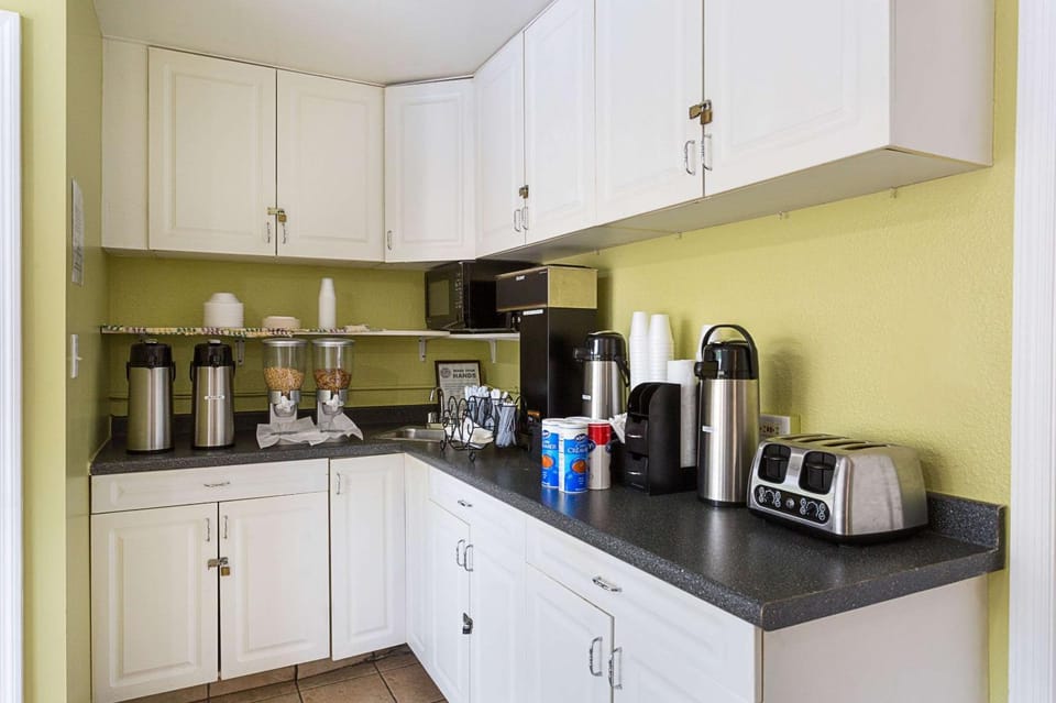 Restaurant/places to eat, Dining area, On site, Breakfast