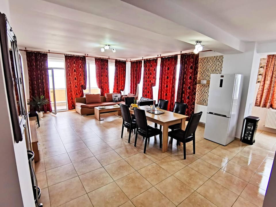Living room, Dining area, air conditioner