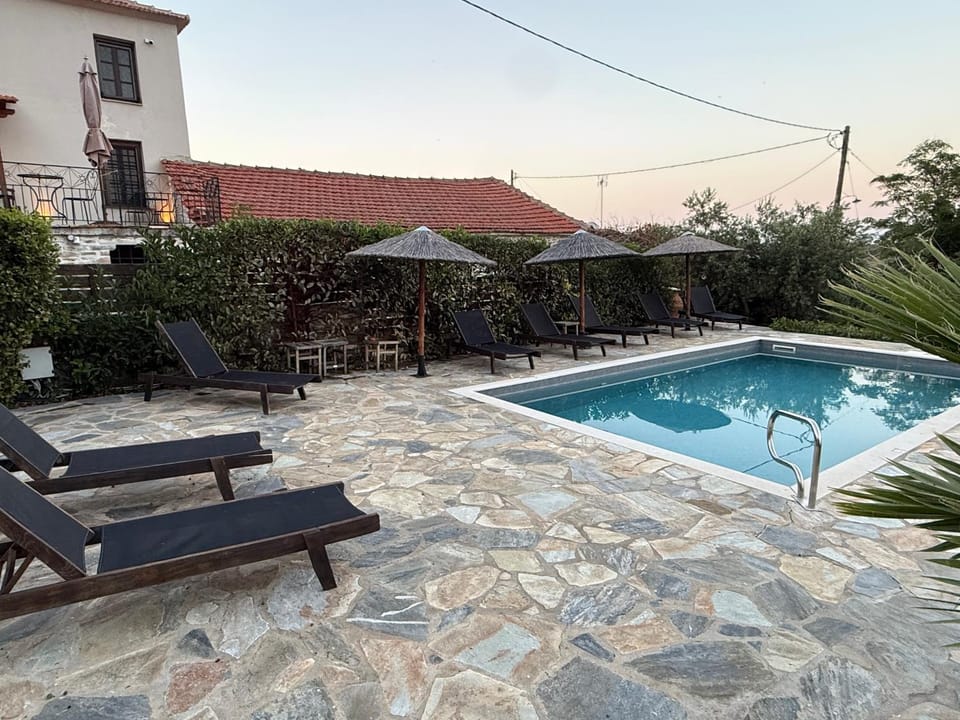 Property building, Day, Swimming pool, sunbed