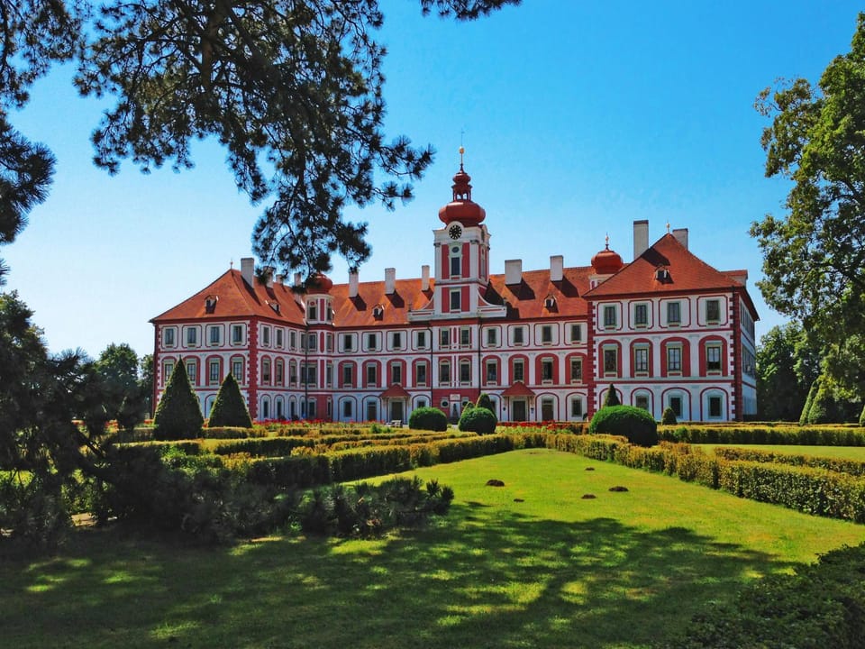 Nearby landmark, Off site, Garden