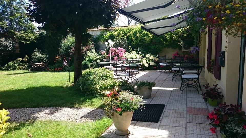 LOGIS - Hôtel Restaurant Les Tilleuls Hotel in Bourgogne-Franche-Comté