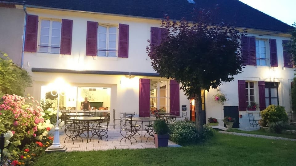 LOGIS - Hôtel Restaurant Les Tilleuls Hotel in Bourgogne-Franche-Comté