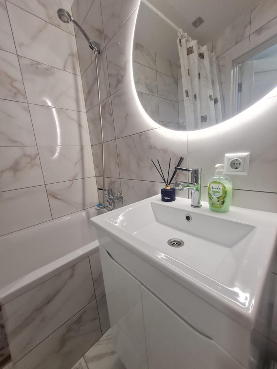3 кімнатні Апартаменти Кравчука,34а поруч Порт Сіті Apartment in Ukraine