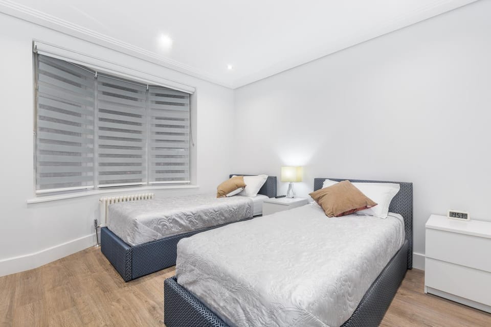 Goldbeaters House Bed and Breakfast in Edgware