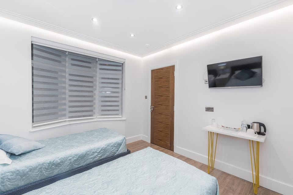 Goldbeaters House Bed and Breakfast in Edgware