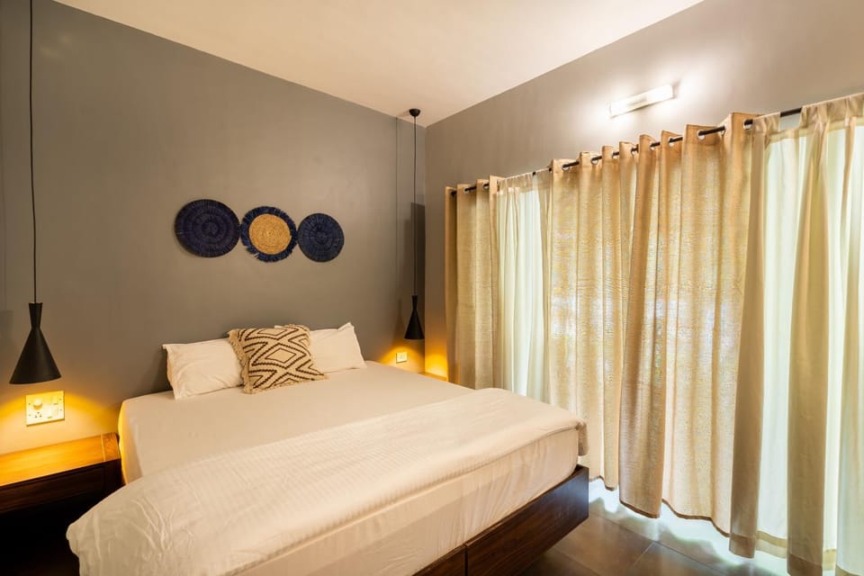 Photo of the whole room, Bedroom