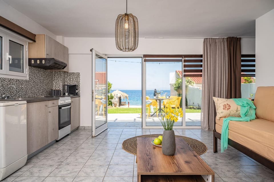 Livadaki Elegant Seaside Apartment Country House in Samos Prefecture