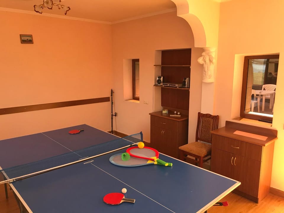 Game Room, Table tennis
