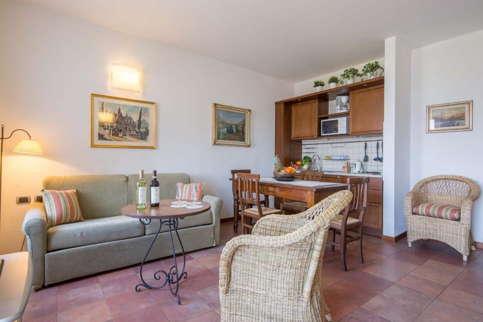 Kitchen or kitchenette, Living room