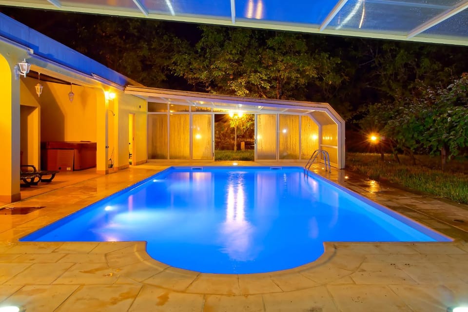 Swimming pool, Swimming pool