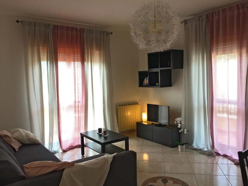 Communal lounge/ TV room, TV and multimedia, Living room, Seating area