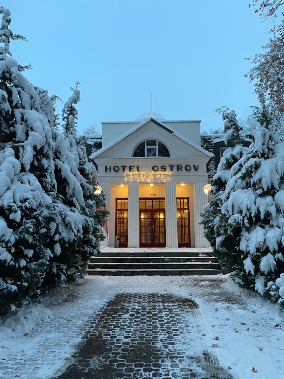 Facade/entrance, Winter