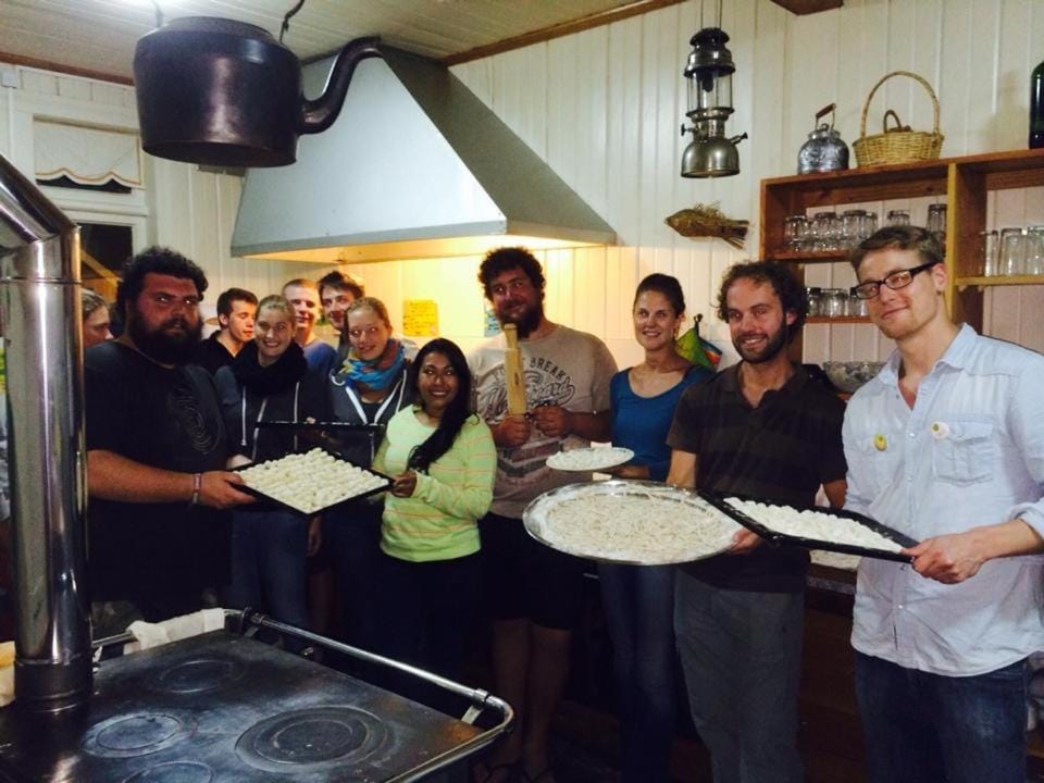 Communal kitchen, Entertainment, Family