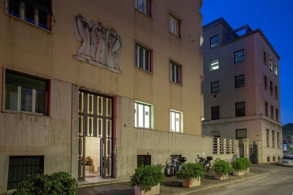 Property building, Facade/entrance, Neighbourhood