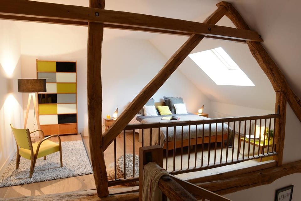 Bed, Bedroom, Garden view
