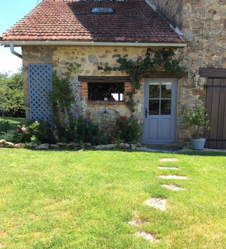 Property building, Facade/entrance, Garden