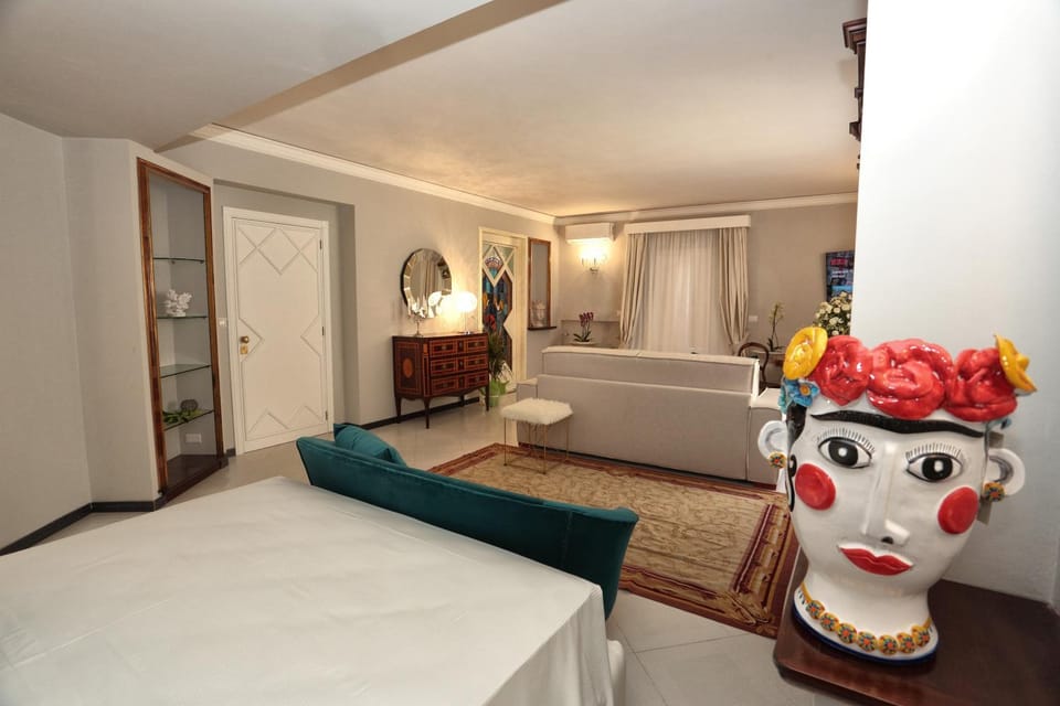 Living room, Photo of the whole room