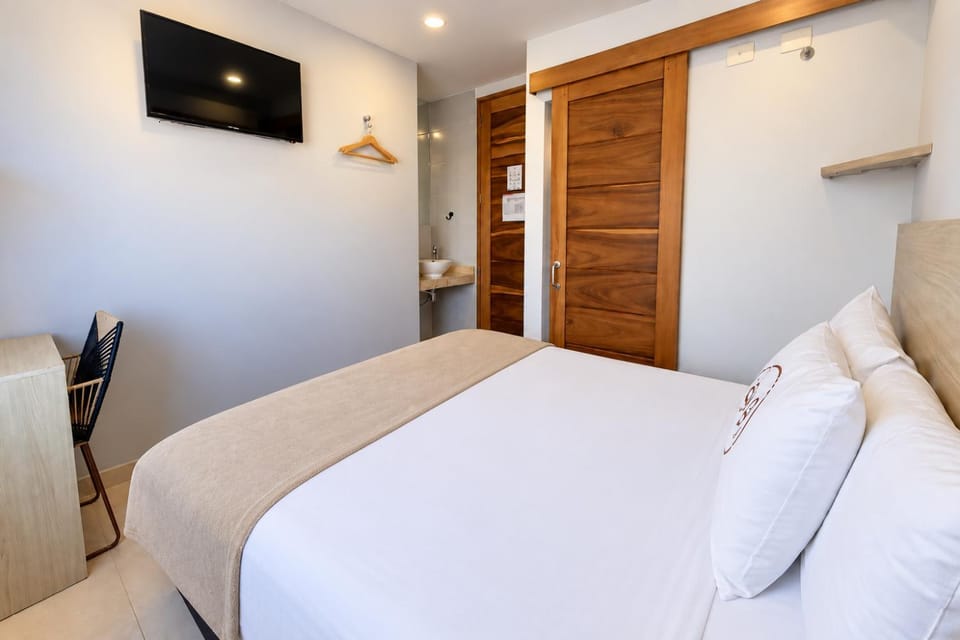 Photo of the whole room, Bedroom