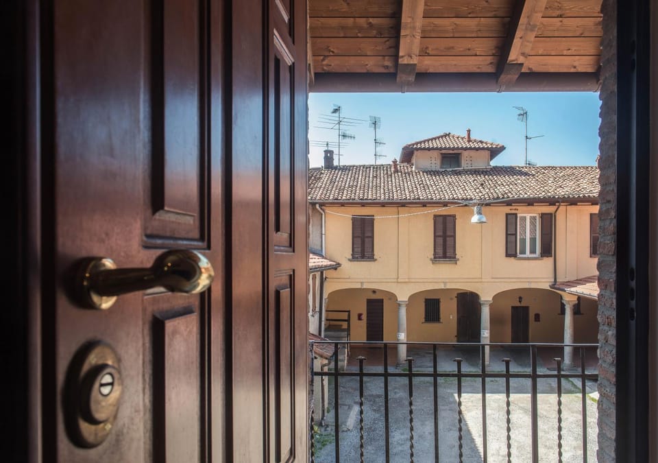 Property building, Day, Balcony/Terrace, Inner courtyard view