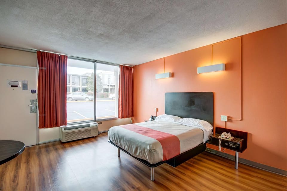 Photo of the whole room, On site