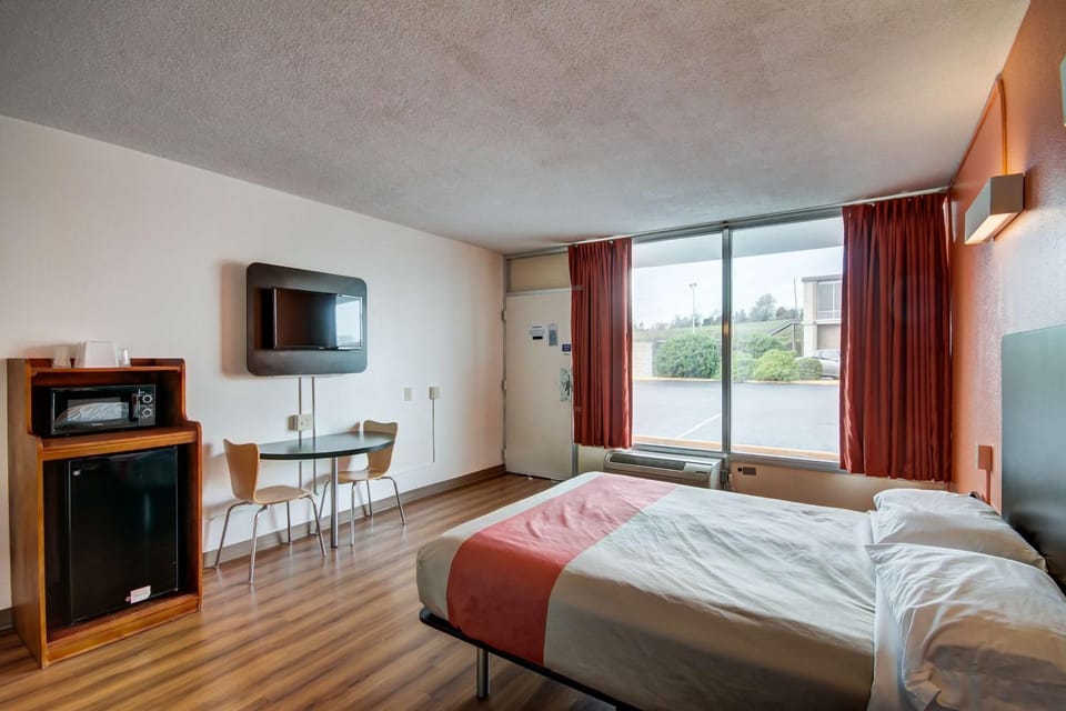 Photo of the whole room, On site