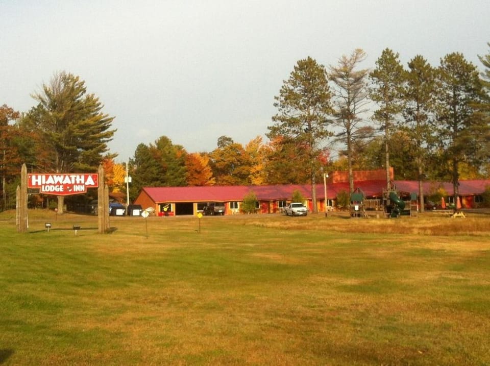 Hiawatha Lodge Inn Hotel in Wisconsin