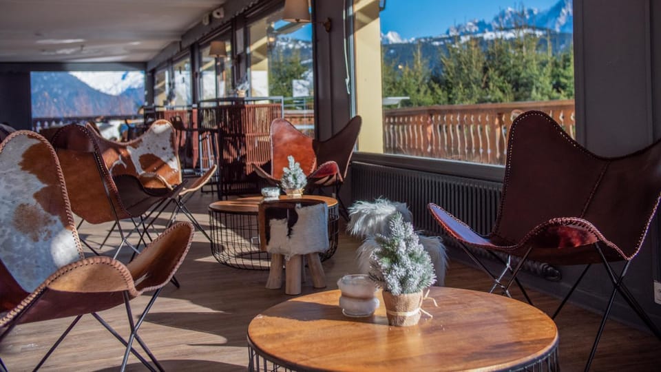 View (from property/room), Lounge or bar, Mountain view, Mountain view