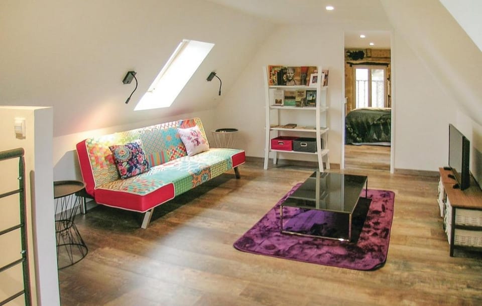 Bed, Living room