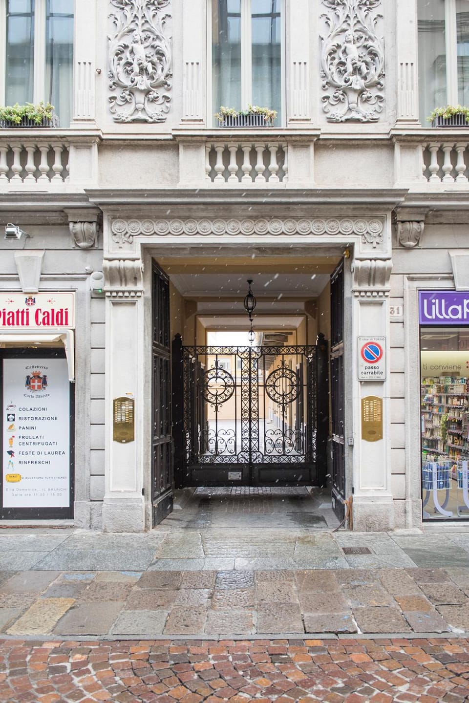 Property building, Facade/entrance
