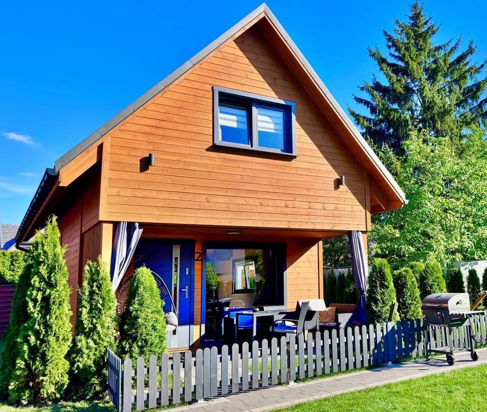Property building, Spring, Day, Garden, Garden view