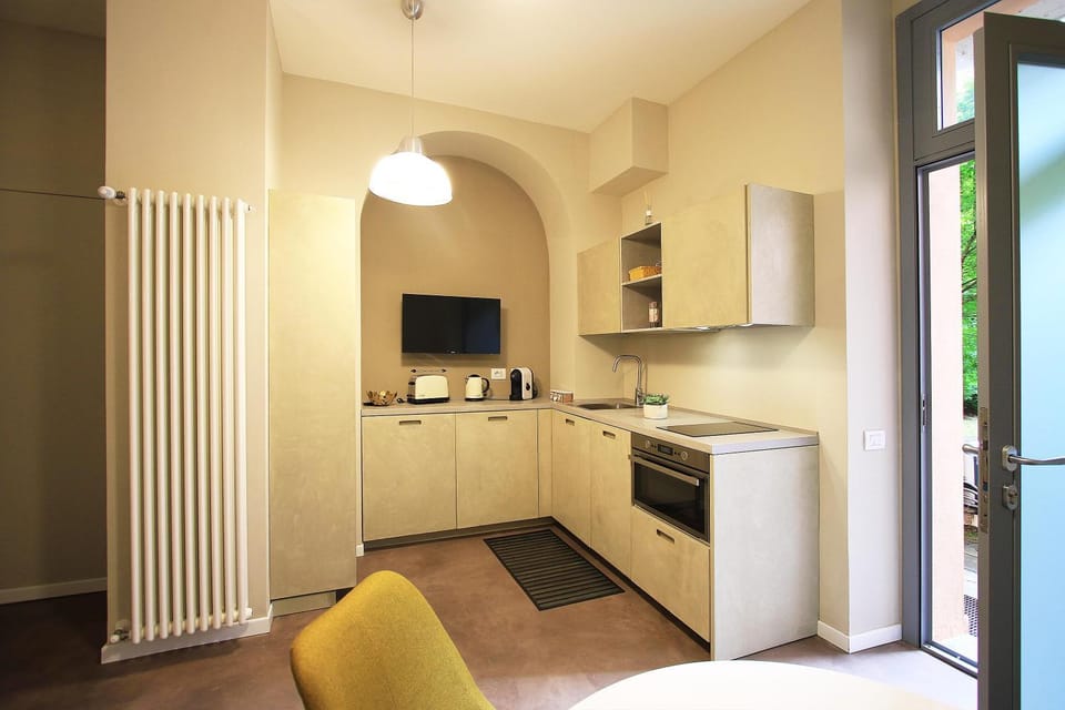Coffee/tea facilities, Kitchen or kitchenette, Dining area