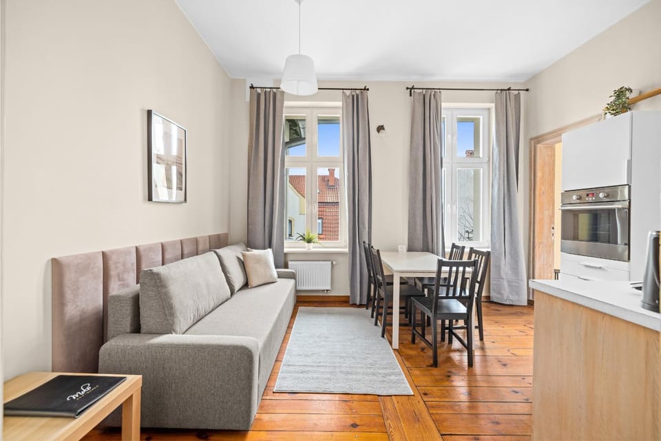 Kitchen or kitchenette, Seating area, Dining area