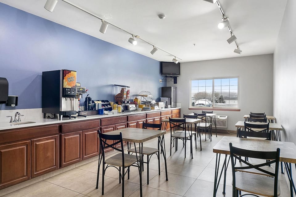 Dining area, Breakfast