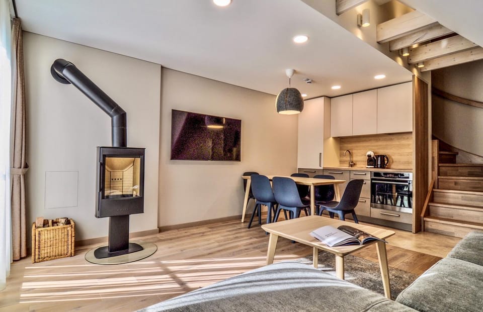 Kitchen or kitchenette, Living room