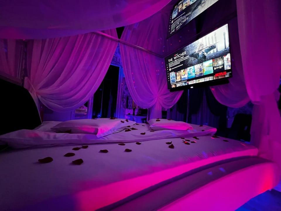 Anadi Hotel Boutique ONLY ADULT Love hotel in Brasov