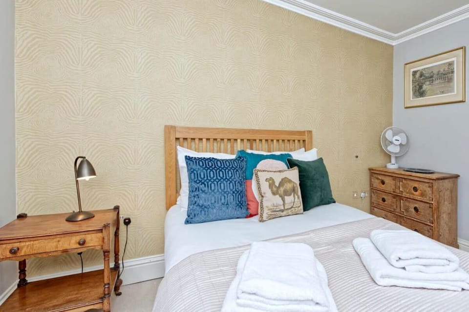 Traditional 1 Bed Apartment, Pimlico Apartment in City of Westminster
