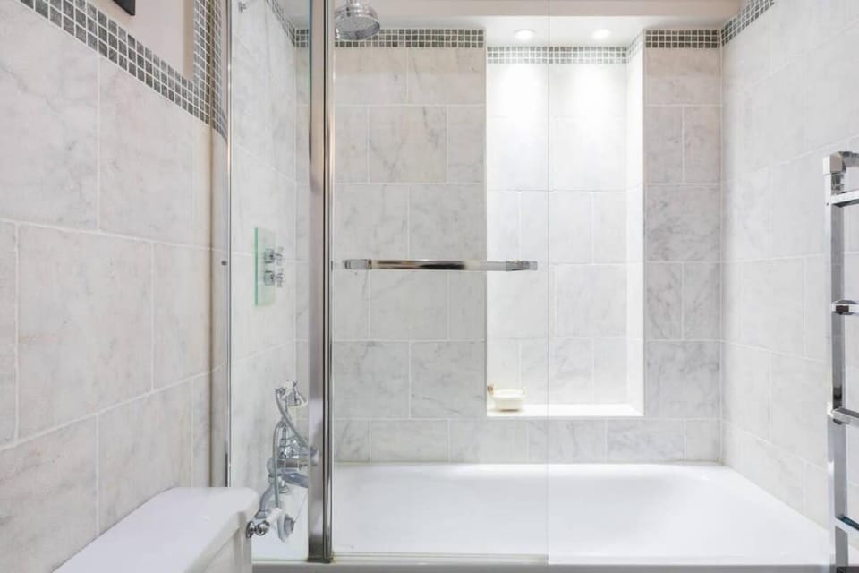 Traditional 1 Bed Apartment, Pimlico Apartment in City of Westminster