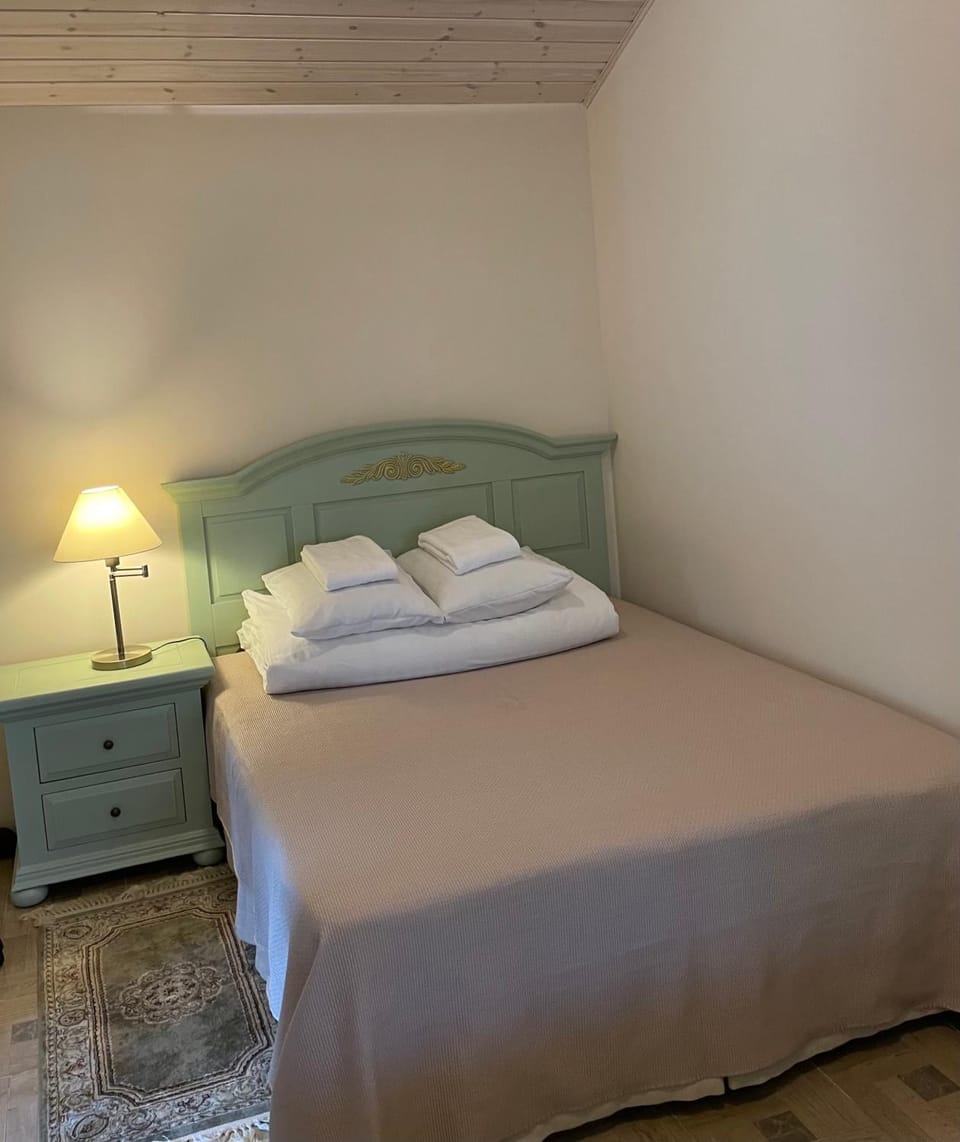 Property building, Bed, Photo of the whole room, Bedroom