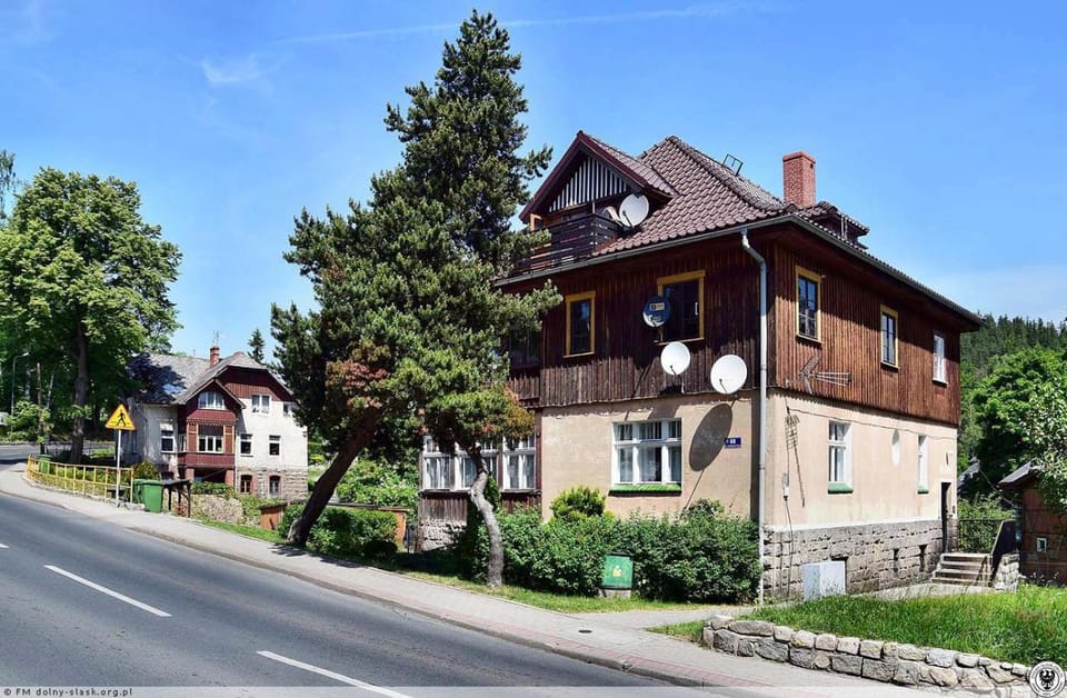 Property building, Neighbourhood