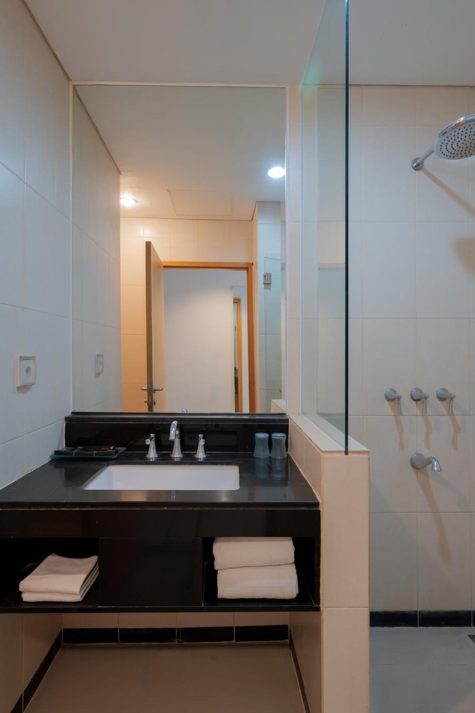 Shower, Bathroom, towels