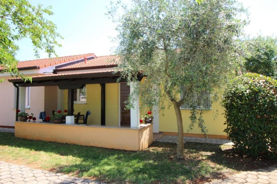 Property building, Facade/entrance, Off site
