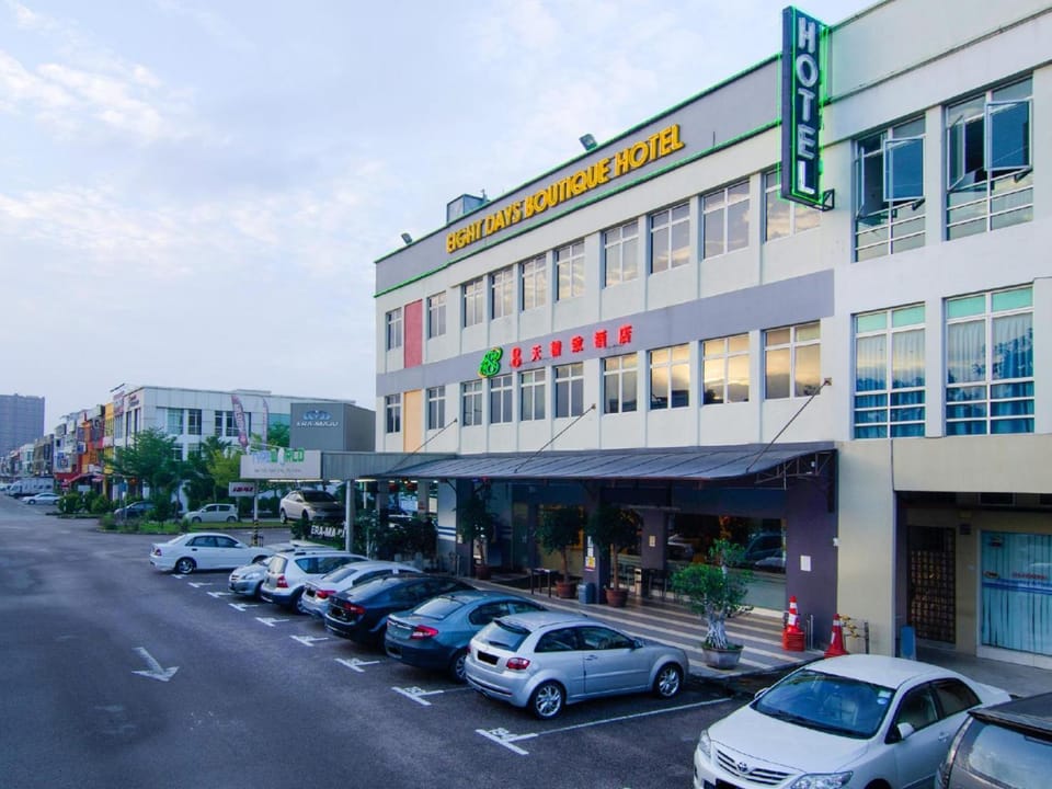 Facade/entrance
