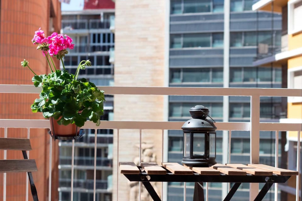 Nearby landmark, Restaurant/places to eat, Spring, Off site, Neighbourhood, Winter, Summer, Balcony/Terrace, Balcony/Terrace, Decorative detail, Decorative detail, Autumn, City view, Landmark view, Street view, Supermarket/grocery shop, Shopping Area
