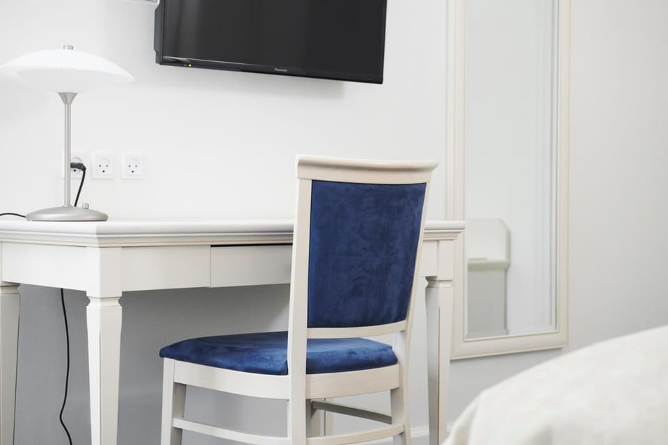 TV and multimedia, hair dresser