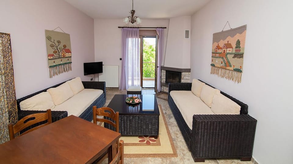 TV and multimedia, Living room, Photo of the whole room, Seating area, flat iron