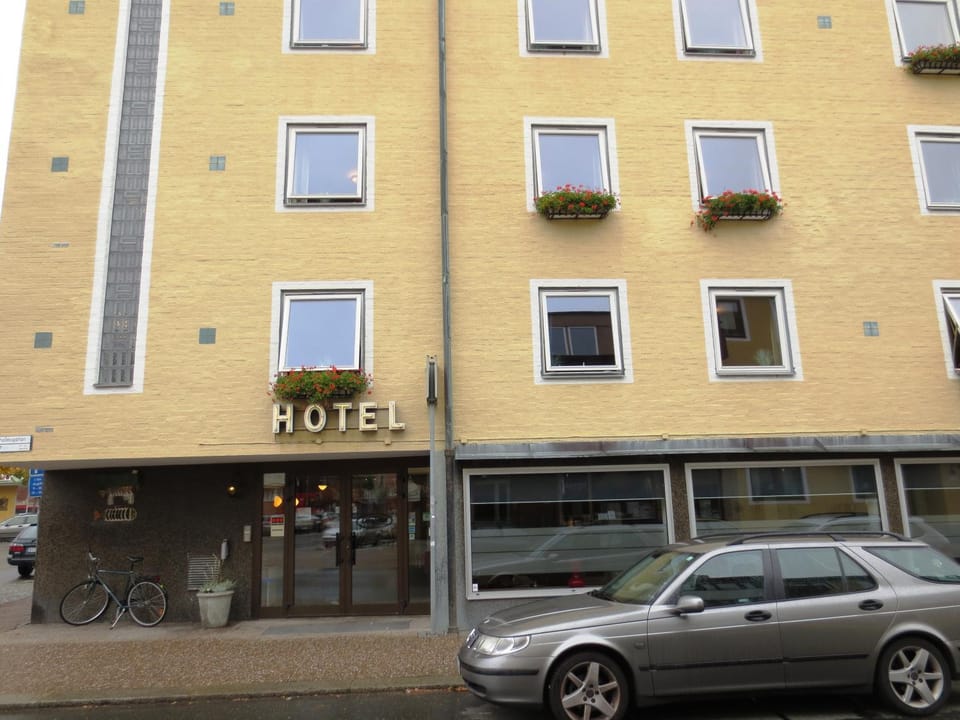 Facade/entrance