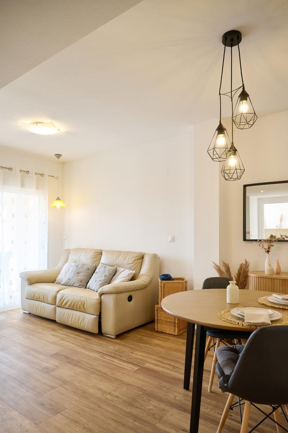 Living room, Photo of the whole room, Dining area